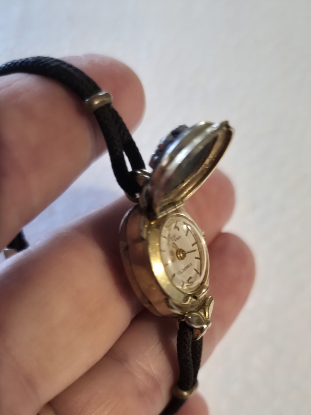VTG 1950'S Bucherer Swiss Cocktail Watch / Peek a Boo Lid- Hidden Face Diamonds - Picture 2 of 10